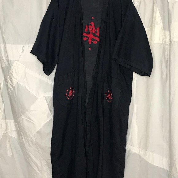 Vintage Embroidered Silk blend kimono robe. - Picture 7 of 11